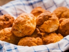 قراءة المقال: Conheça essa receita perfeita de Bolinho de camarão com queijo