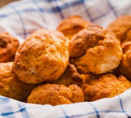 Conheça essa receita perfeita de Bolinho de camarão com queijo