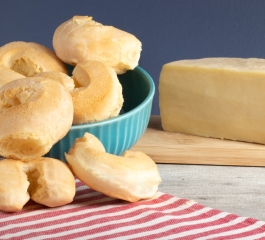 Biscoito mineiro de queijo meia cura: um clássico muito saboroso