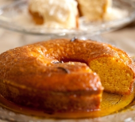 Bolo de fubá com creme de leite muito rápido e fácil de fazer