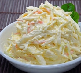 Salada de repolho cremoso encanta os paladares –