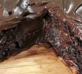 Este Bolo de Chocolate Molhadinho a melhor receita que encontrei –