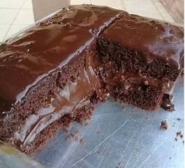 Bolo de chocolate feito no liquidificador simplesmente o melhor