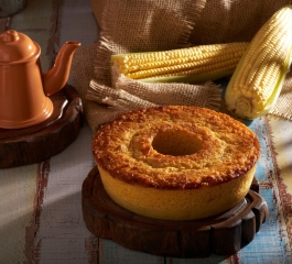 Bolo fofinho de fubá com leite e creme de leite, isso fica delicioso