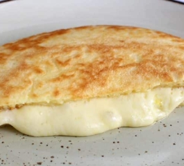 Pão de queijo na frigideira 5 minutos o melhor que fiz até hoje –