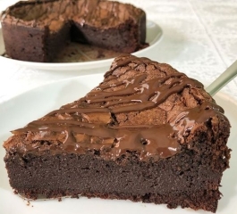 Torta de chocolate com 3 ingredientes uma delicia e fácil de mais –