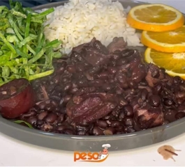 Que tal essa Feijoada prática e divina pra hoje?