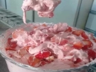 Leer materia: Recheio de mousse de morango com pedaços de morangos surpreenda a todosss