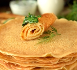 Panqueca de grão de bico para quem busca uma refeição equilibrada