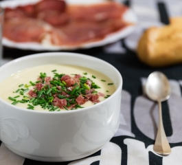 Vichyssoise francesa textura cremosa e um sabor delicado e divino