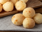 قراءة المقال: Vem aprender a fazer essa delícia, pão de queijo com 3 ingredientes