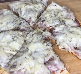 Pizza de calabresa feita em casa muito fácil vem