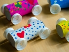 Read this article: Como fazer lindos carrinhos de papel com materiais reciclados