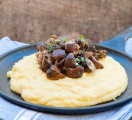 Ragu de cogumelos com polenta combinação perfeita um deleite