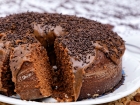 Читать статью: Sabor Intenso Bolo de Chocolate com Calda Crocante de Chocolate