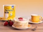 Читать статью: Delícia em Camadas Bolo de Pote Sabor Ninho com Morangos Frescos