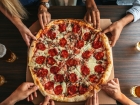 Читать статью: Perfeição em Cada Fatia Pizza Clássica de Pepperoni e Muçarela Deliciosa