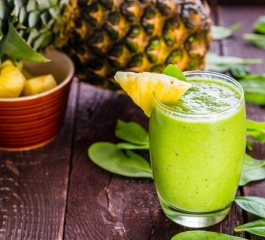 Desperte com o poder do Smoothie Verde Abacaxi com Espinafre!