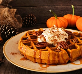 Delicioso Waffle de Abóbora com Caramelo e Nozes