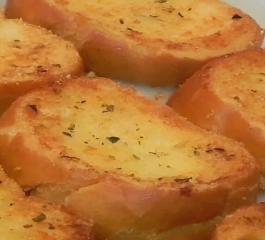 Torradinha de queijo e maionese uma receita deliciosa e fácil de preparar