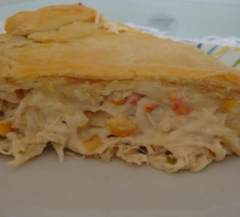 Torta de Frango com creme de leite e mussarela fácil de fazer fica pronta em minutos –