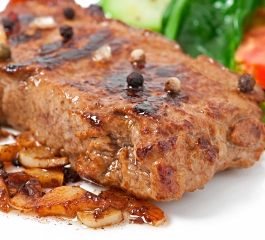 Bife e Legumes com Cebolas Caramelizadas