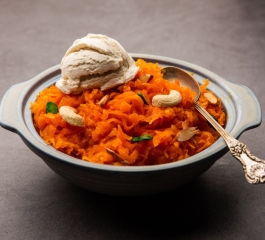 Galar Halwa com Sorvete de Baunilha