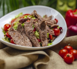 Carne, Tomate Cereja, Alface e Cebola Roxa