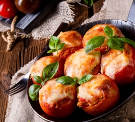 Delícia Recheada Tomates Recheados com Carne Moída e Queijo Fundido