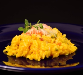 Sinfonia de Sabores Risoto de Camarão com Tomate Seco e Rúcula em Destaque