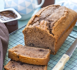 Bolo Francês de Iogurte de Chocolate com Gotas de Chocolate Uma Tentação Deliciosa