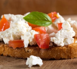 Uma Receita Rápida e Irresistível de Queijo e Tomate!