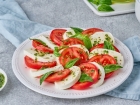 Leggi l'articolo: Salada Caprese Uma Jóia da Culinária Pronta em Menos de 10 Minutos